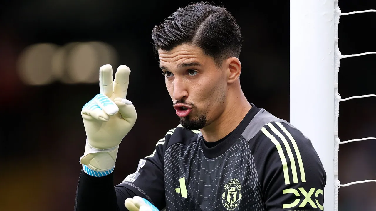 مانشستر يونايتد يوافق على رحيل الحارس ألتاي بايندير إلى العملاق التركي